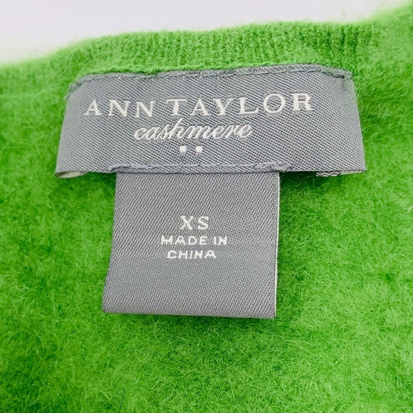 NWOT Ann Taylor Green V-Neck Cashmere Sweater - Picture 8 of 10